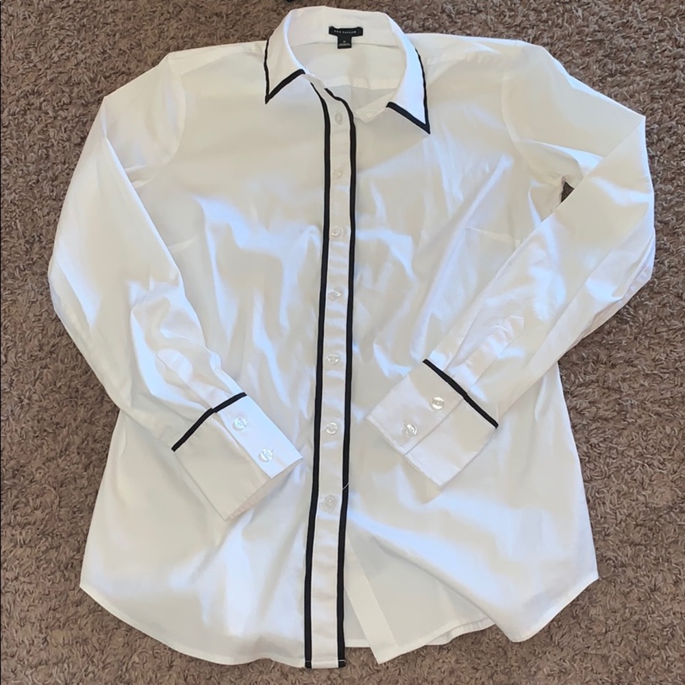 Women’s bottom up long sleeve shirt.
